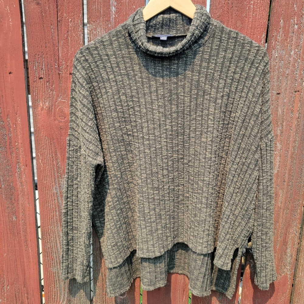 American Eagle Ribbed Turtleneck Sweater Olive Green High Low Hem Sz M USA Made